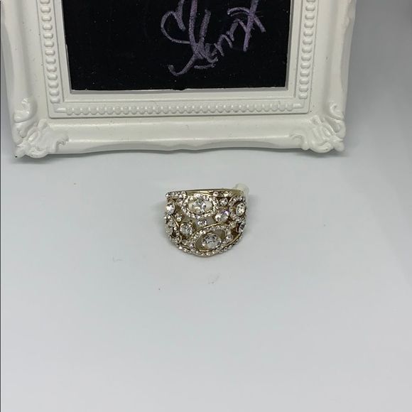 Gold statement ring - Picture 1 of 8